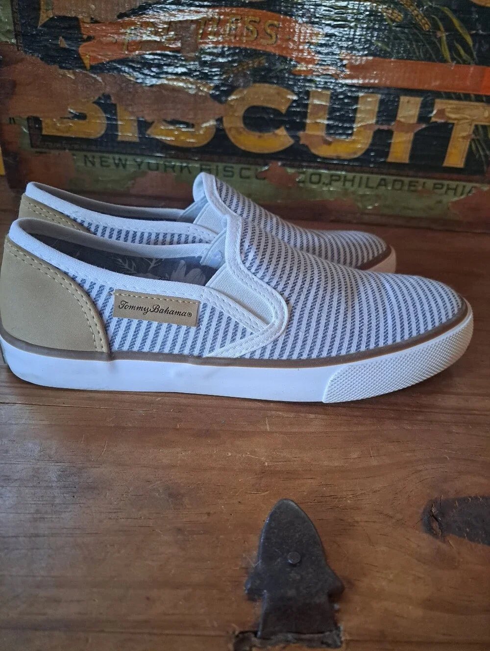 Tommy Bahama Womens Pinstriped Slip-On Shoes Size 6.5 Nautical Gray White Canvas